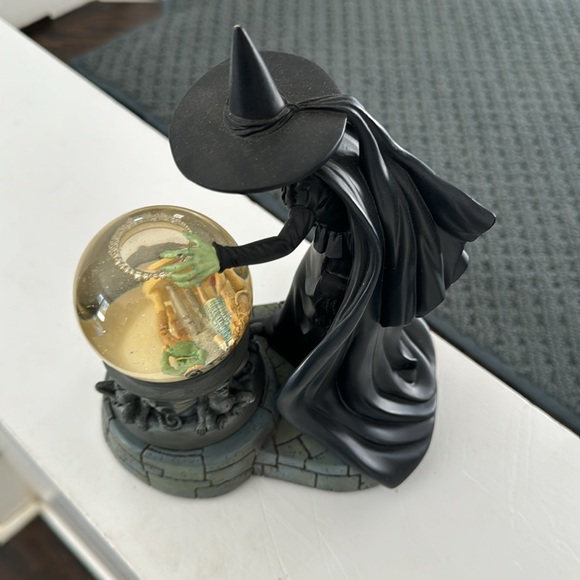 Franklin Mint Witch Snow Globe (figure in globe is detached) - Picture 5 of 6